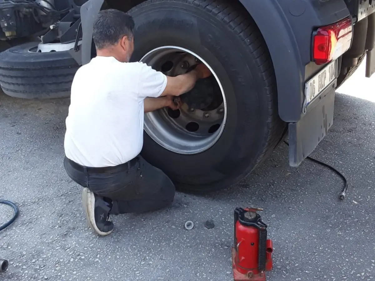 Muradiye Oto Lastikçi